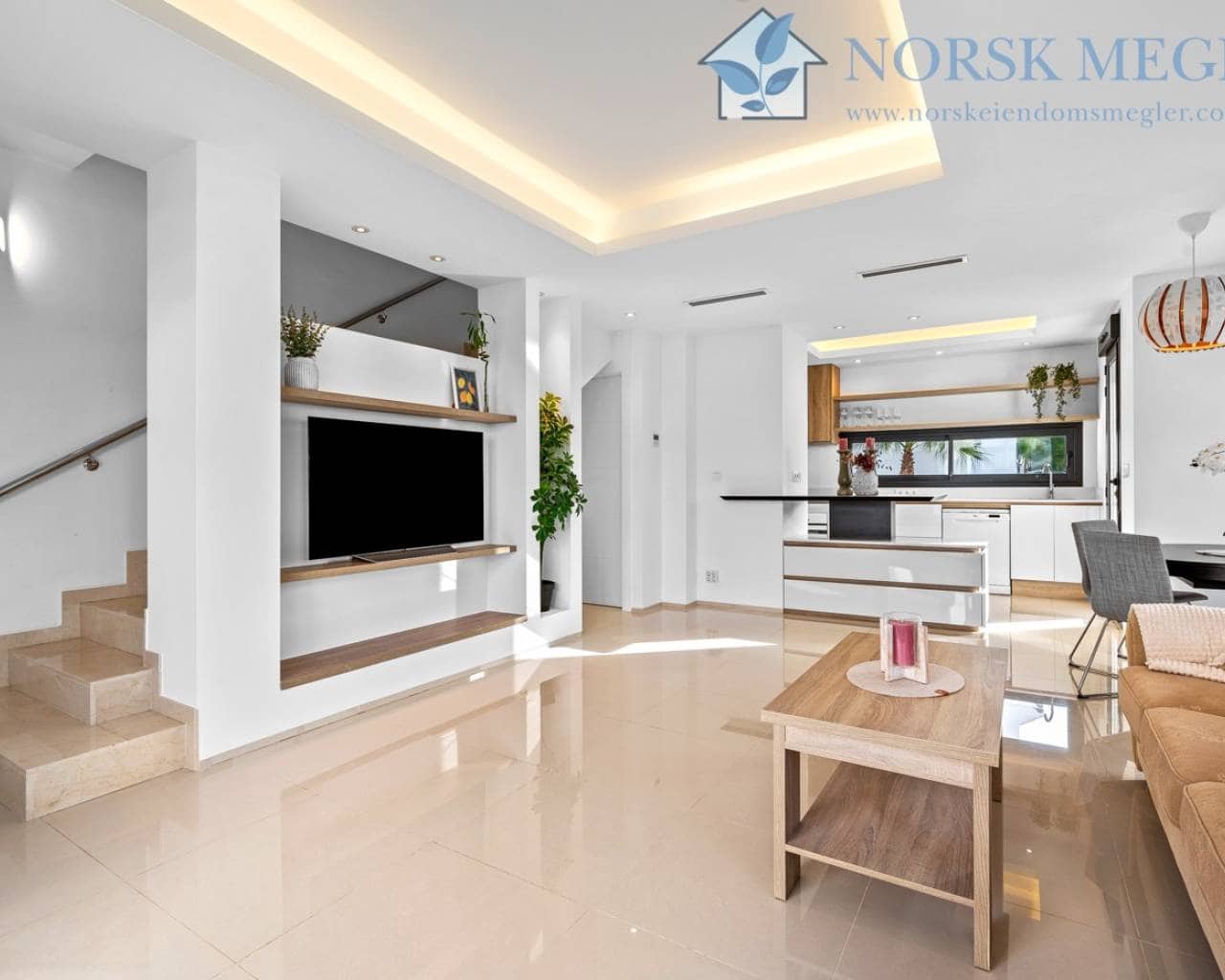 Casa de 3 habitaciones en Ciudad Quesada en venta con piscina - 420.000 € (Ref: 9426417)