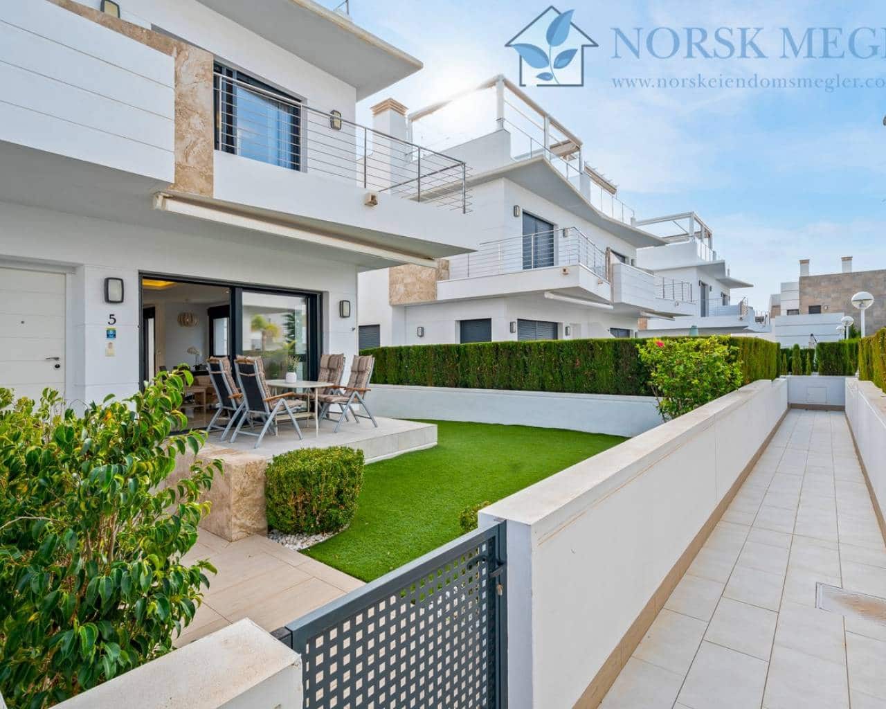 Casa de 3 habitaciones en Ciudad Quesada en venta con piscina - 420.000 € (Ref: 9426417)