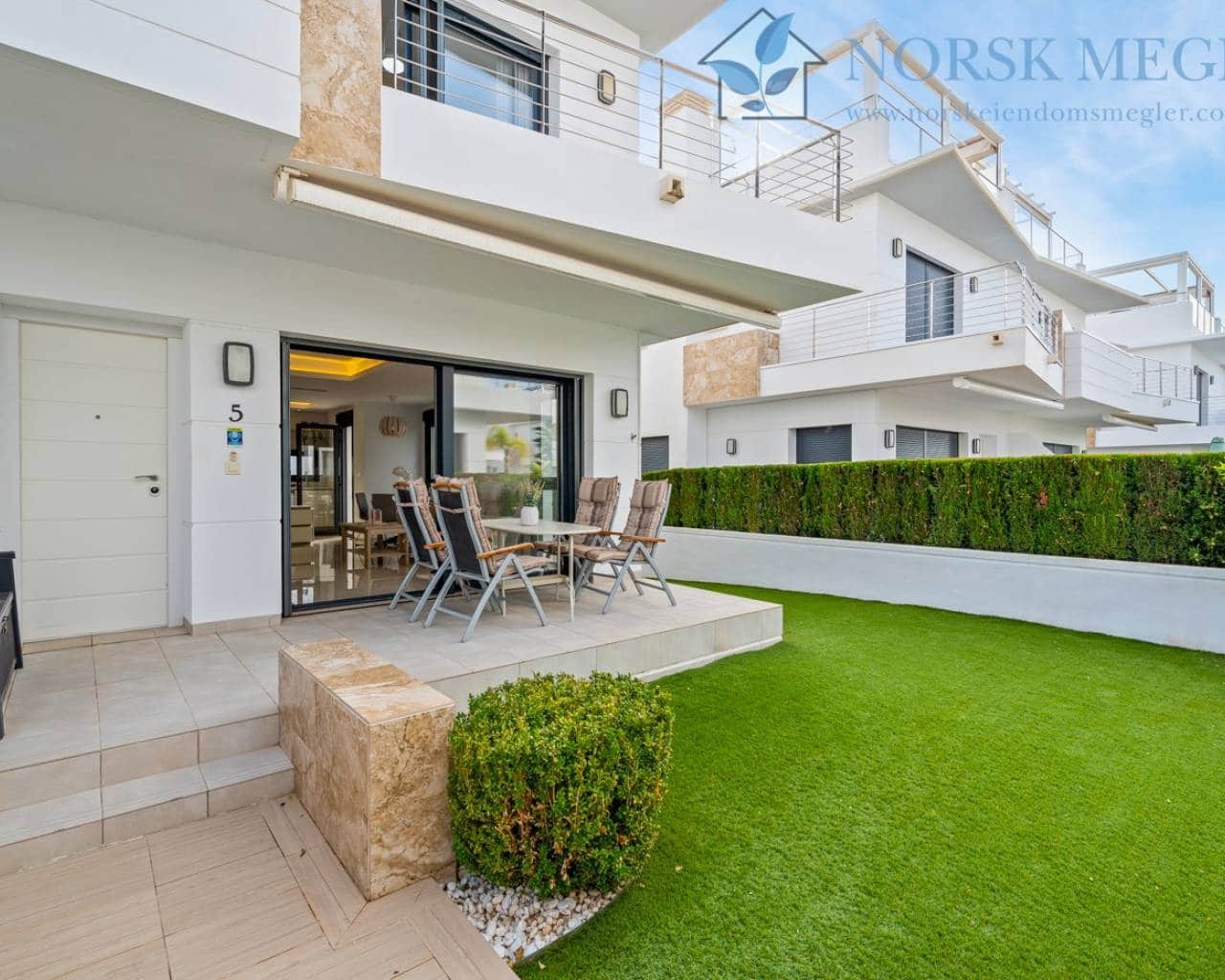 Casa de 3 habitaciones en Ciudad Quesada en venta con piscina - 420.000 € (Ref: 9426417)