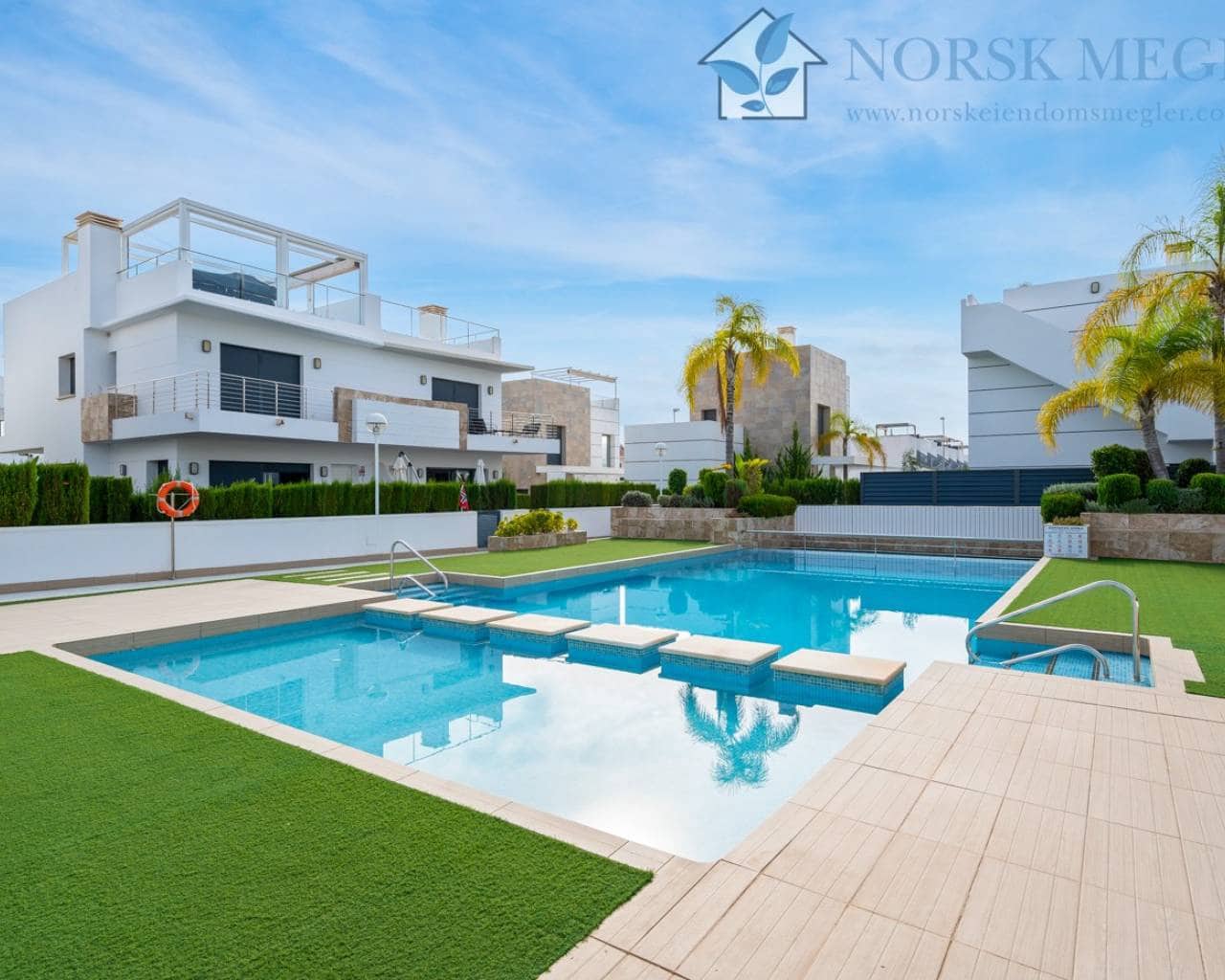 Casa de 3 habitaciones en Ciudad Quesada en venta con piscina - 420.000 € (Ref: 9426417)