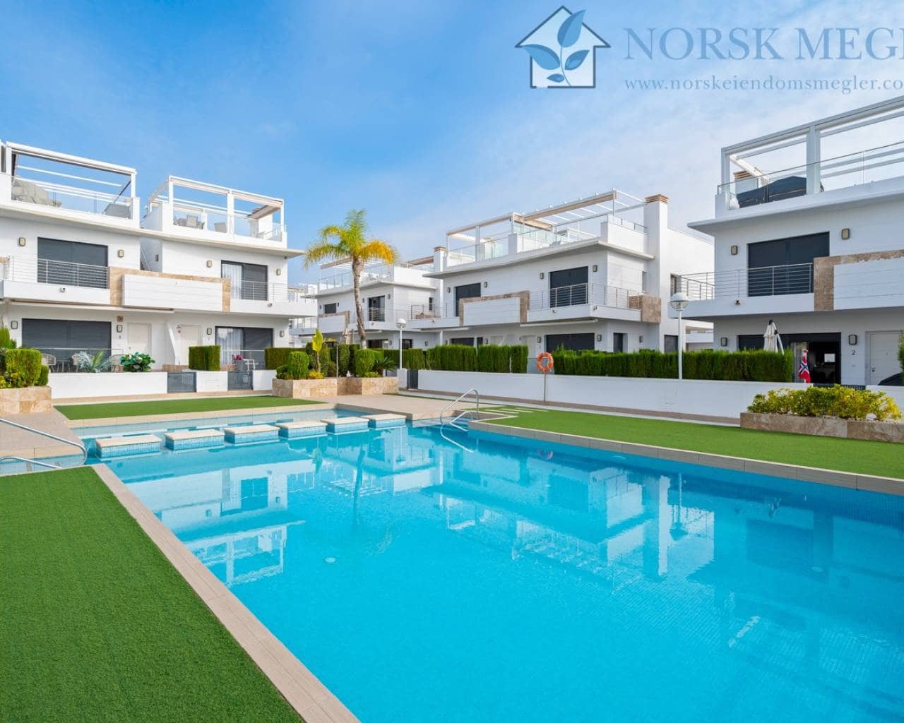 Casa de 3 habitaciones en Ciudad Quesada en venta con piscina - 420.000 € (Ref: 9426417)