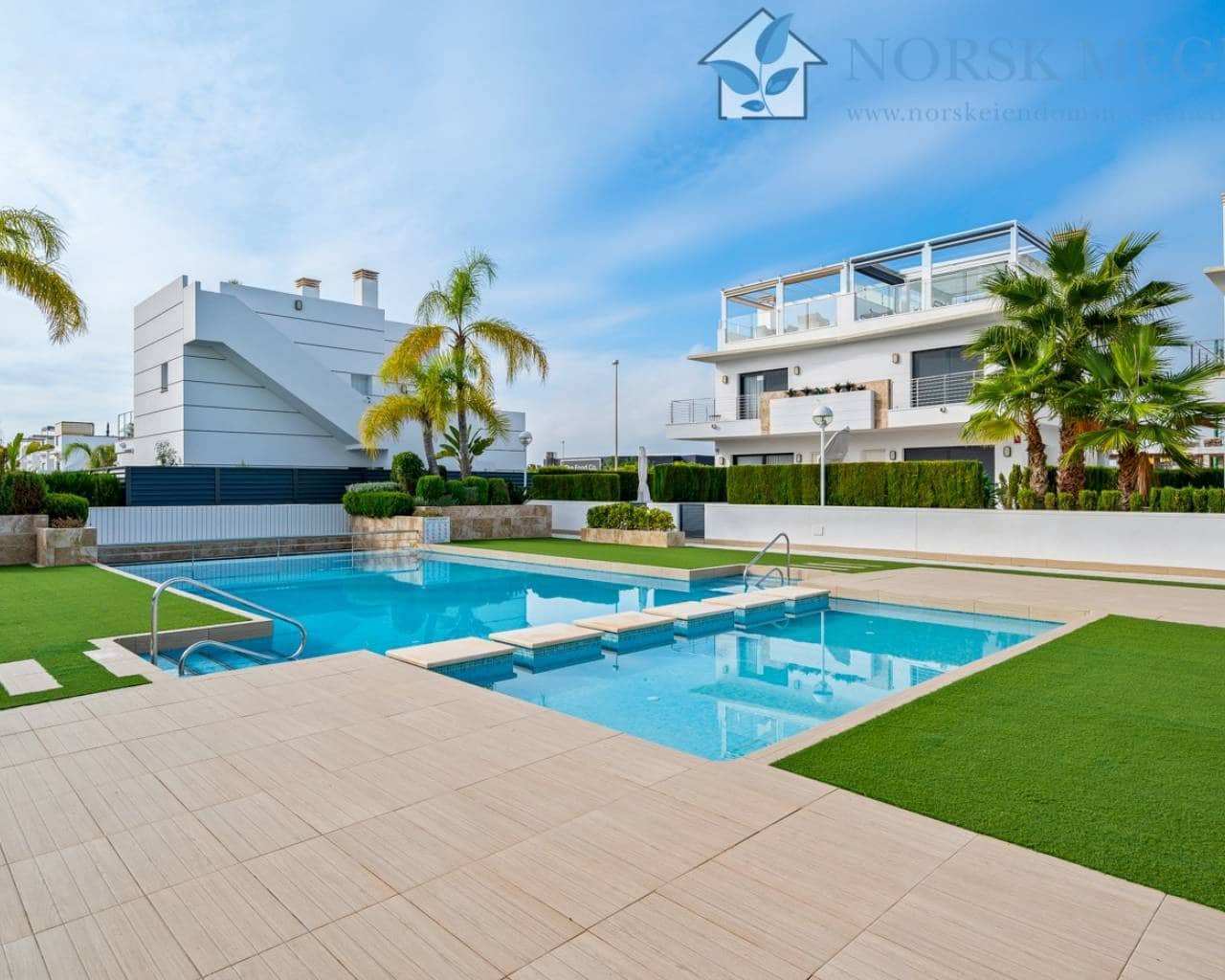 Casa de 3 habitaciones en Ciudad Quesada en venta con piscina - 420.000 € (Ref: 9426417)