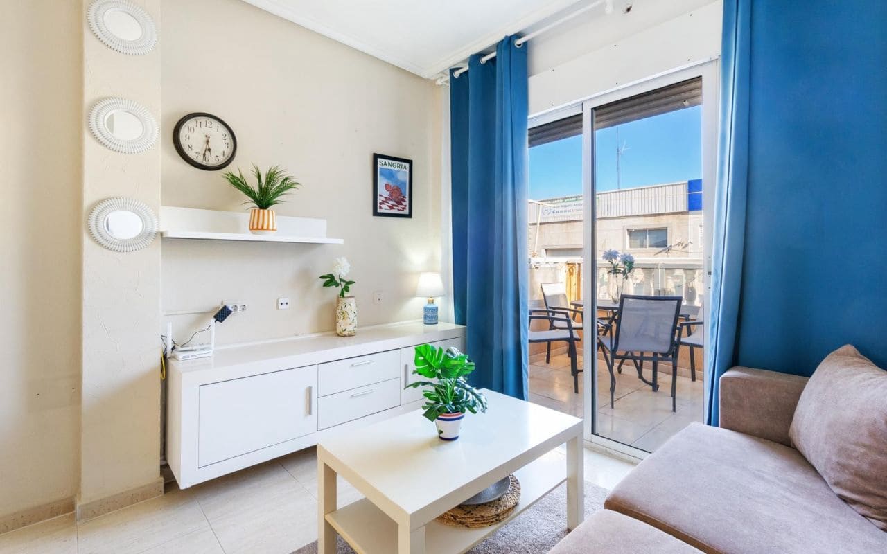 2 makuuhuone Huoneisto myytävänä paikassa Torrevieja mukana uima-altaan - 125 000 € (Ref: 9426528)