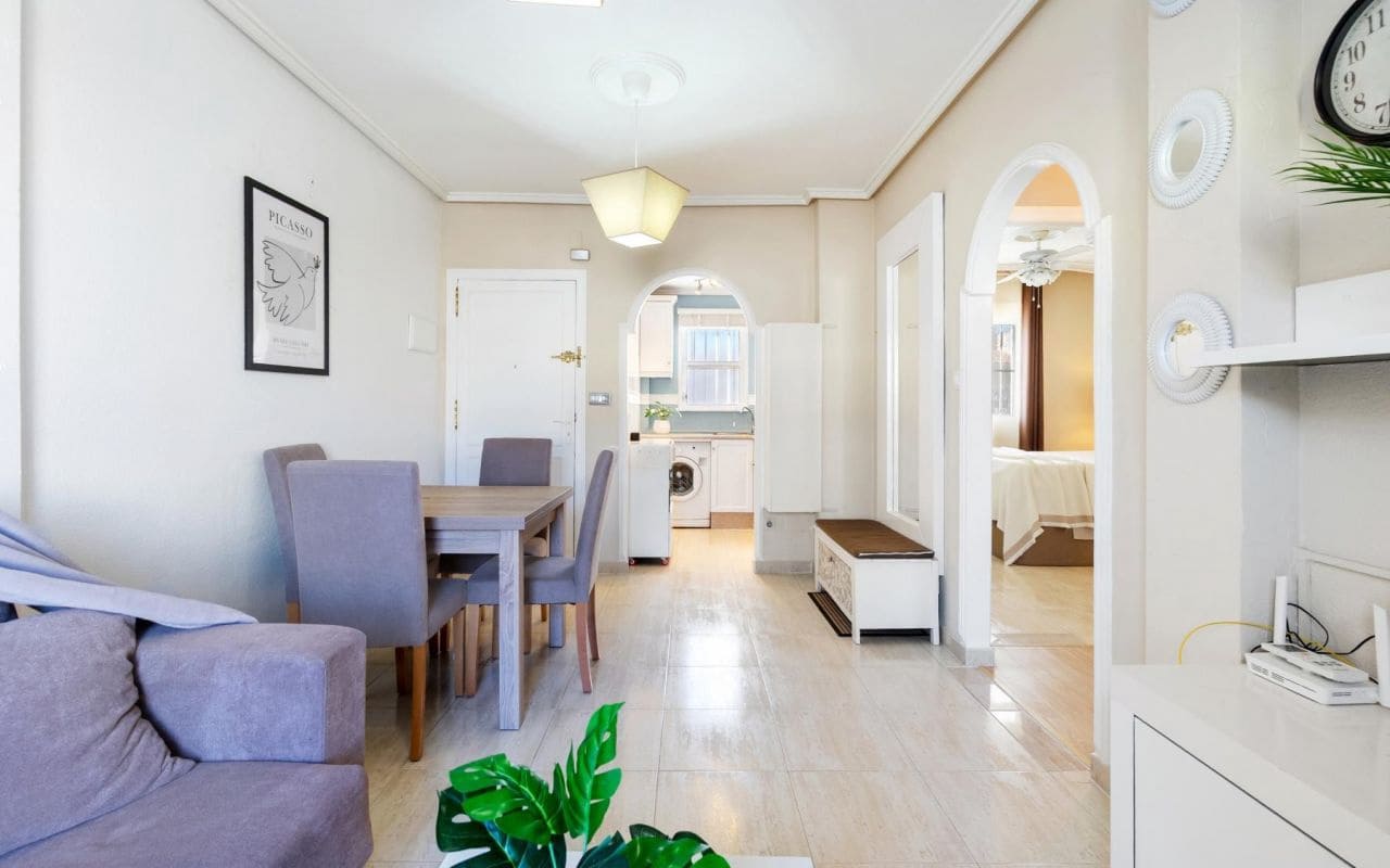 2 makuuhuone Huoneisto myytävänä paikassa Torrevieja mukana uima-altaan - 125 000 € (Ref: 9426528)