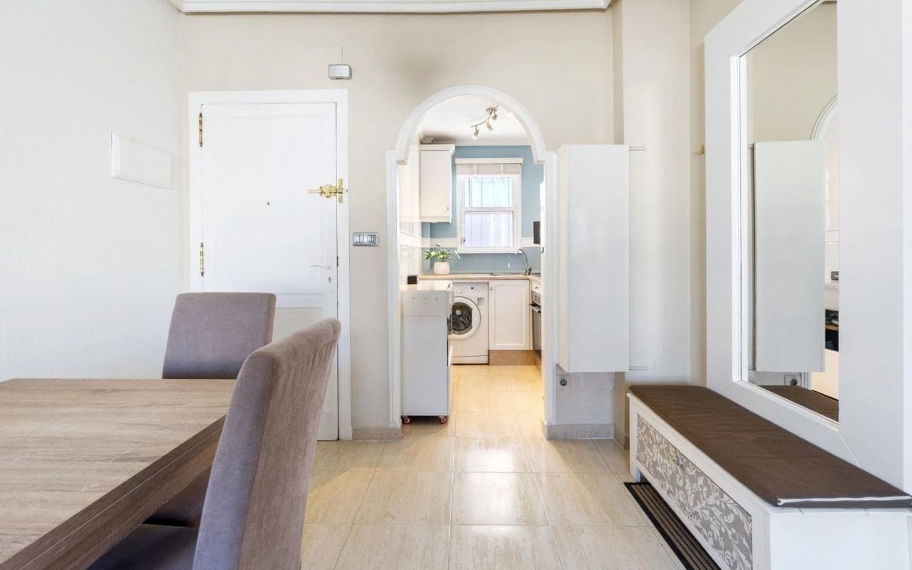 2 makuuhuone Huoneisto myytävänä paikassa Torrevieja mukana uima-altaan - 125 000 € (Ref: 9426528)