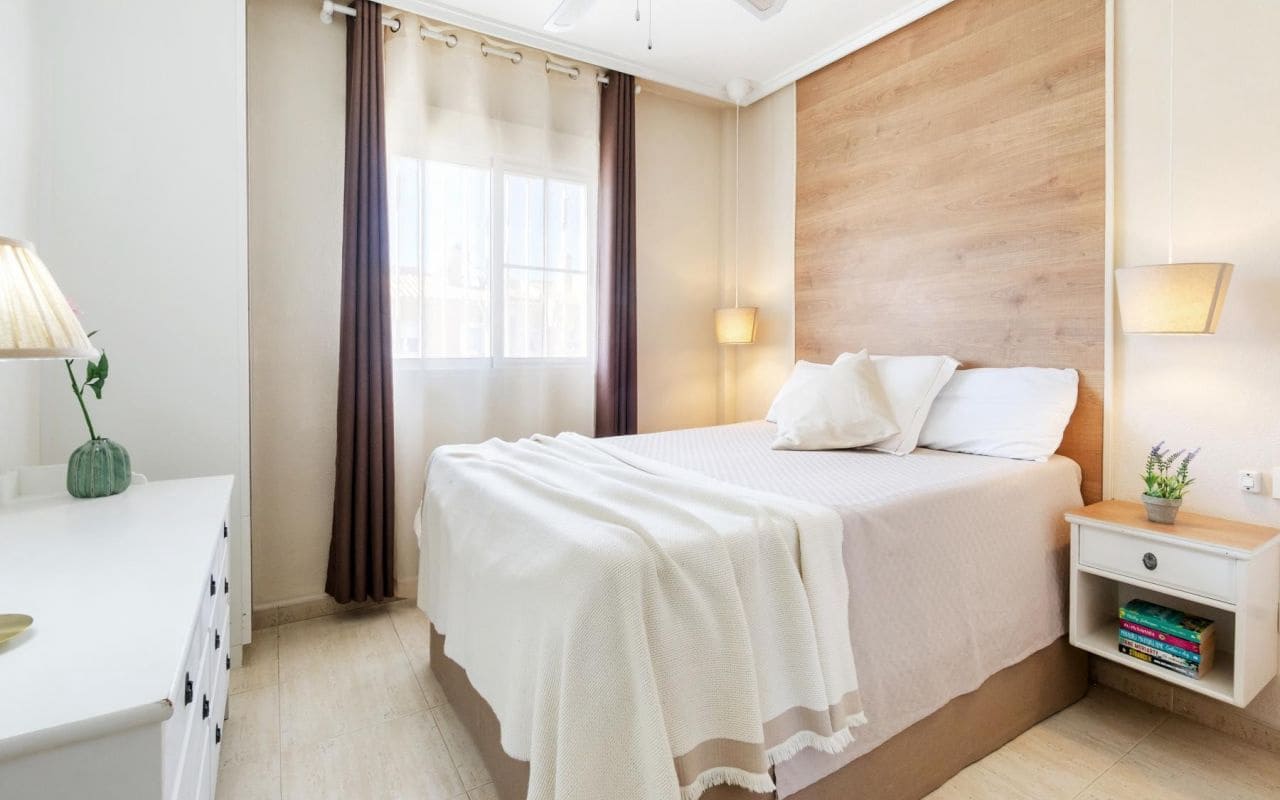 2 makuuhuone Huoneisto myytävänä paikassa Torrevieja mukana uima-altaan - 125 000 € (Ref: 9426528)