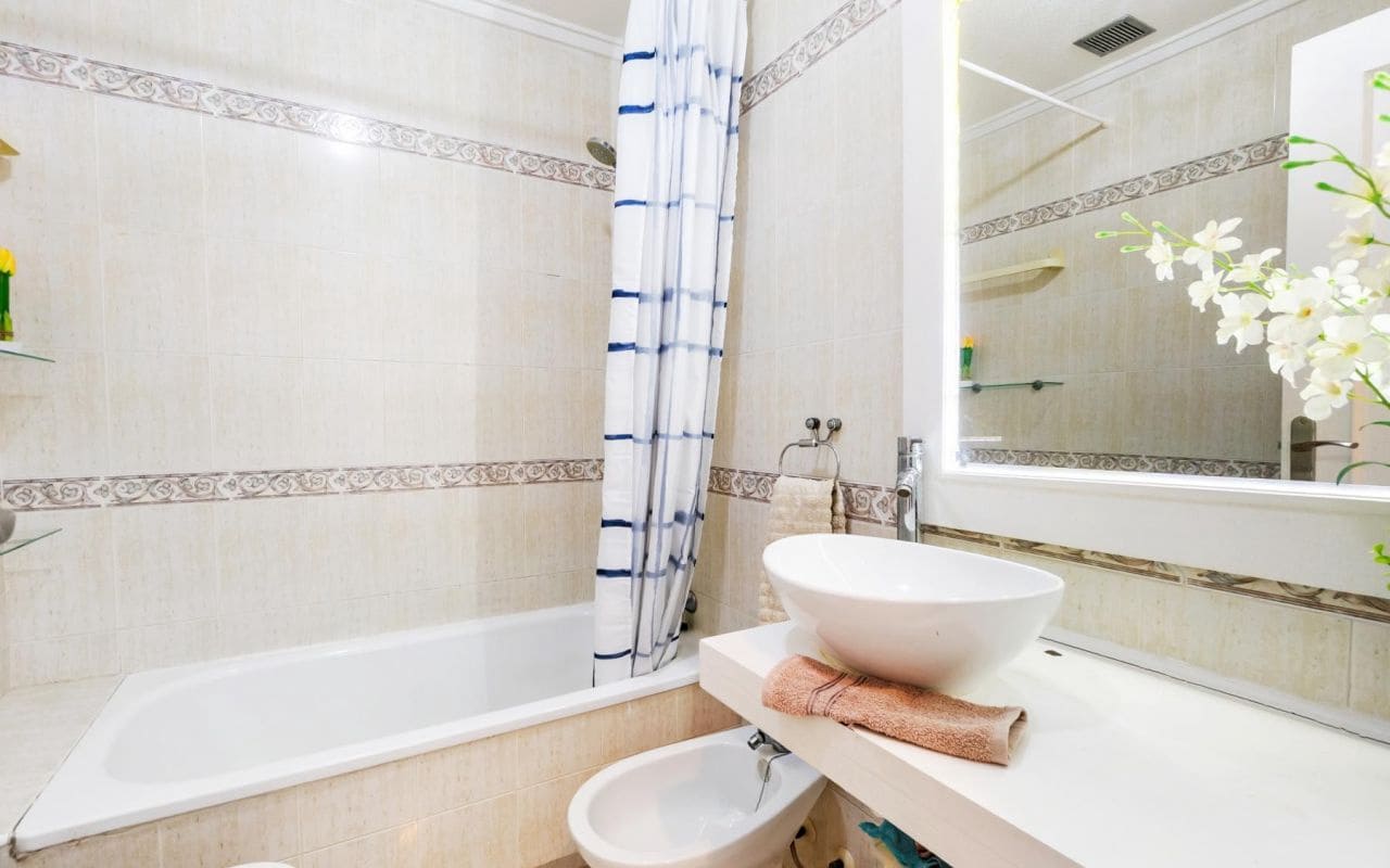 2 makuuhuone Huoneisto myytävänä paikassa Torrevieja mukana uima-altaan - 125 000 € (Ref: 9426528)