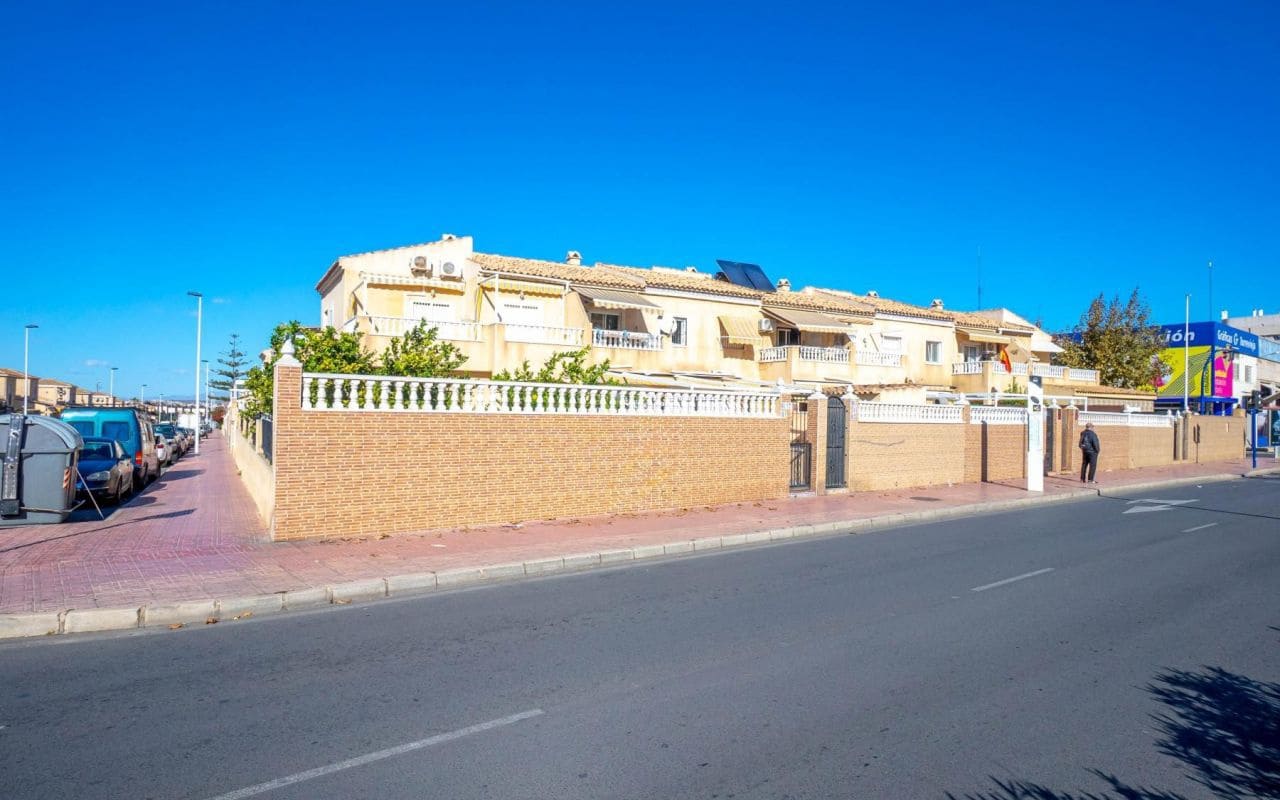 2 makuuhuone Huoneisto myytävänä paikassa Torrevieja mukana uima-altaan - 125 000 € (Ref: 9426528)