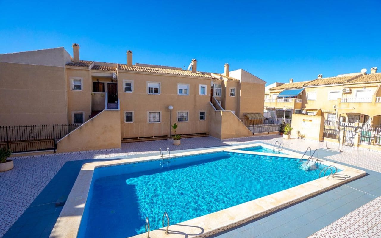 2 makuuhuone Huoneisto myytävänä paikassa Torrevieja mukana uima-altaan - 125 000 € (Ref: 9426528)