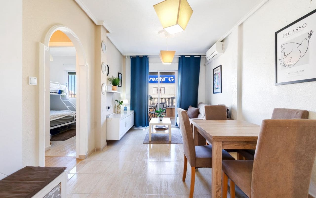 2 makuuhuone Huoneisto myytävänä paikassa Torrevieja mukana uima-altaan - 125 000 € (Ref: 9426528)