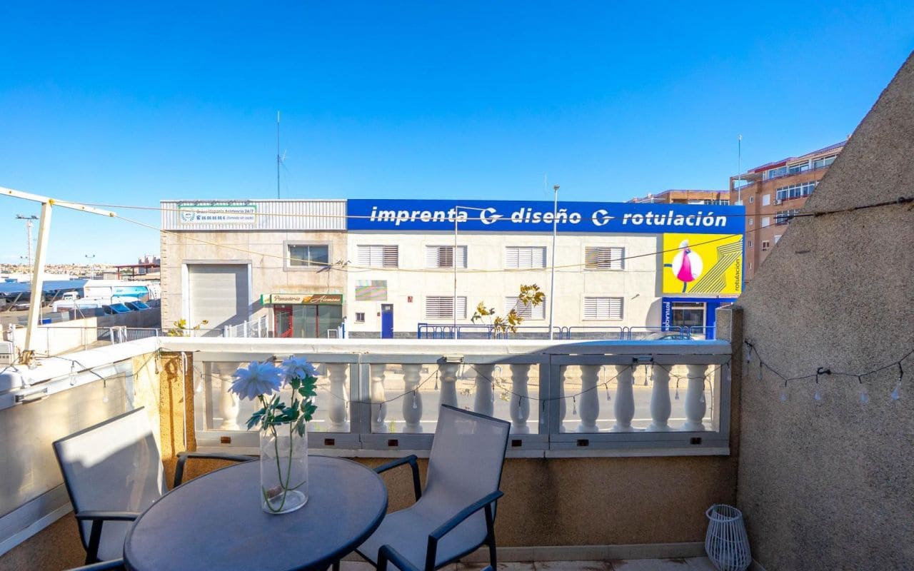 2 makuuhuone Huoneisto myytävänä paikassa Torrevieja mukana uima-altaan - 125 000 € (Ref: 9426528)