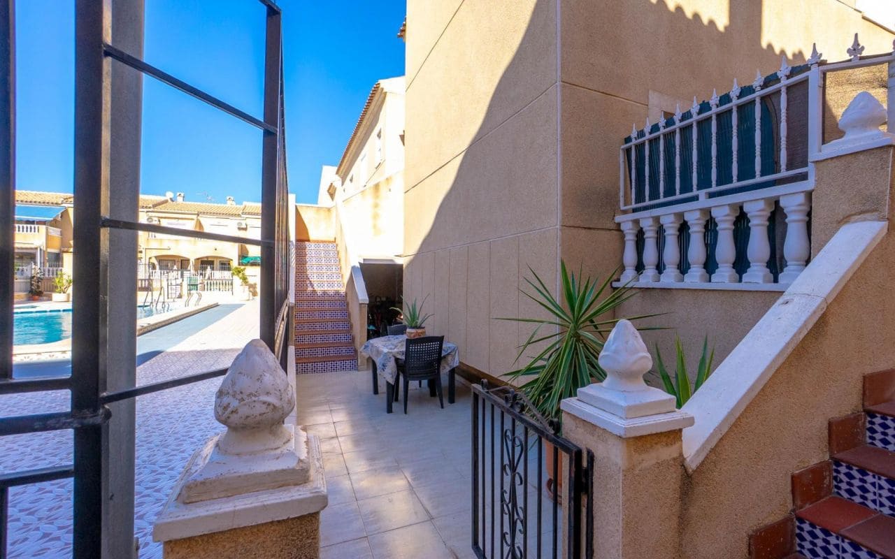 2 makuuhuone Huoneisto myytävänä paikassa Torrevieja mukana uima-altaan - 125 000 € (Ref: 9426528)