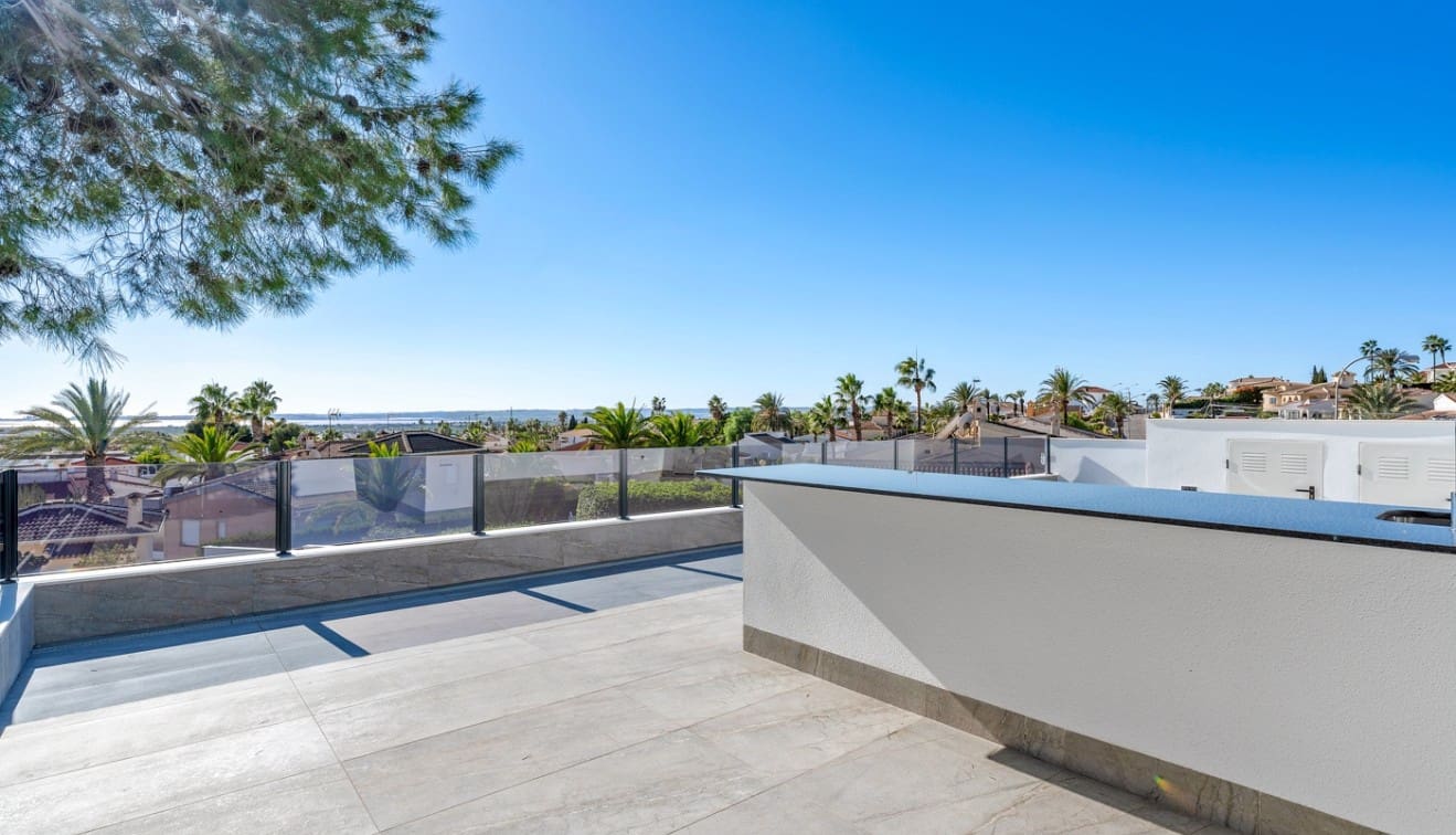 4 bedroom Villa for sale in Ciudad Quesada with pool - € 799,000 (Ref: 9431847)