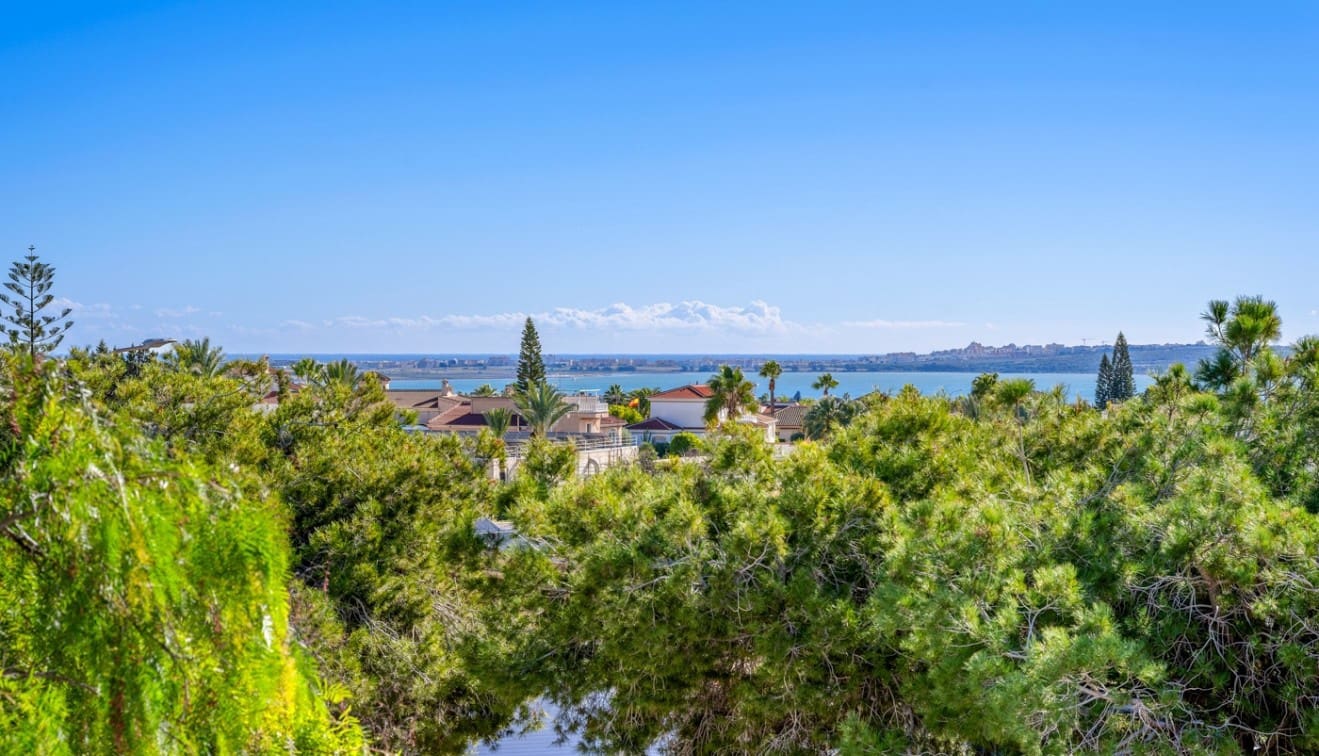 4 bedroom Villa for sale in Ciudad Quesada with pool - € 799,000 (Ref: 9431847)