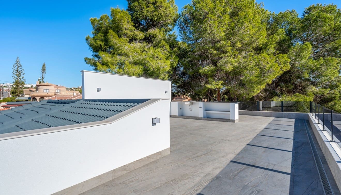 4 bedroom Villa for sale in Ciudad Quesada with pool - € 799,000 (Ref: 9431847)