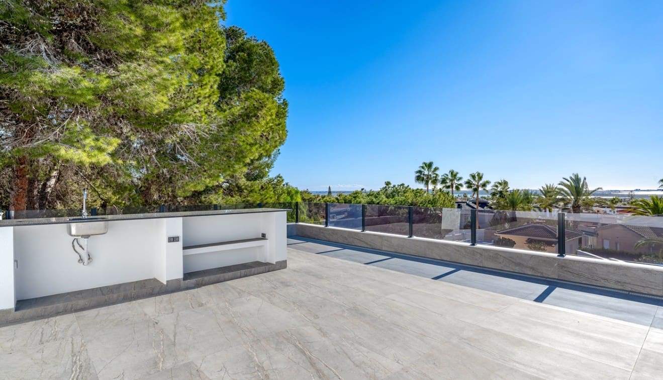 4 bedroom Villa for sale in Ciudad Quesada with pool - € 799,000 (Ref: 9431847)