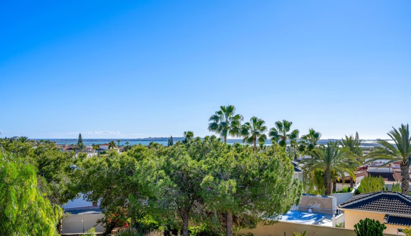 4 bedroom Villa for sale in Ciudad Quesada with pool - € 799,000 (Ref: 9431847)