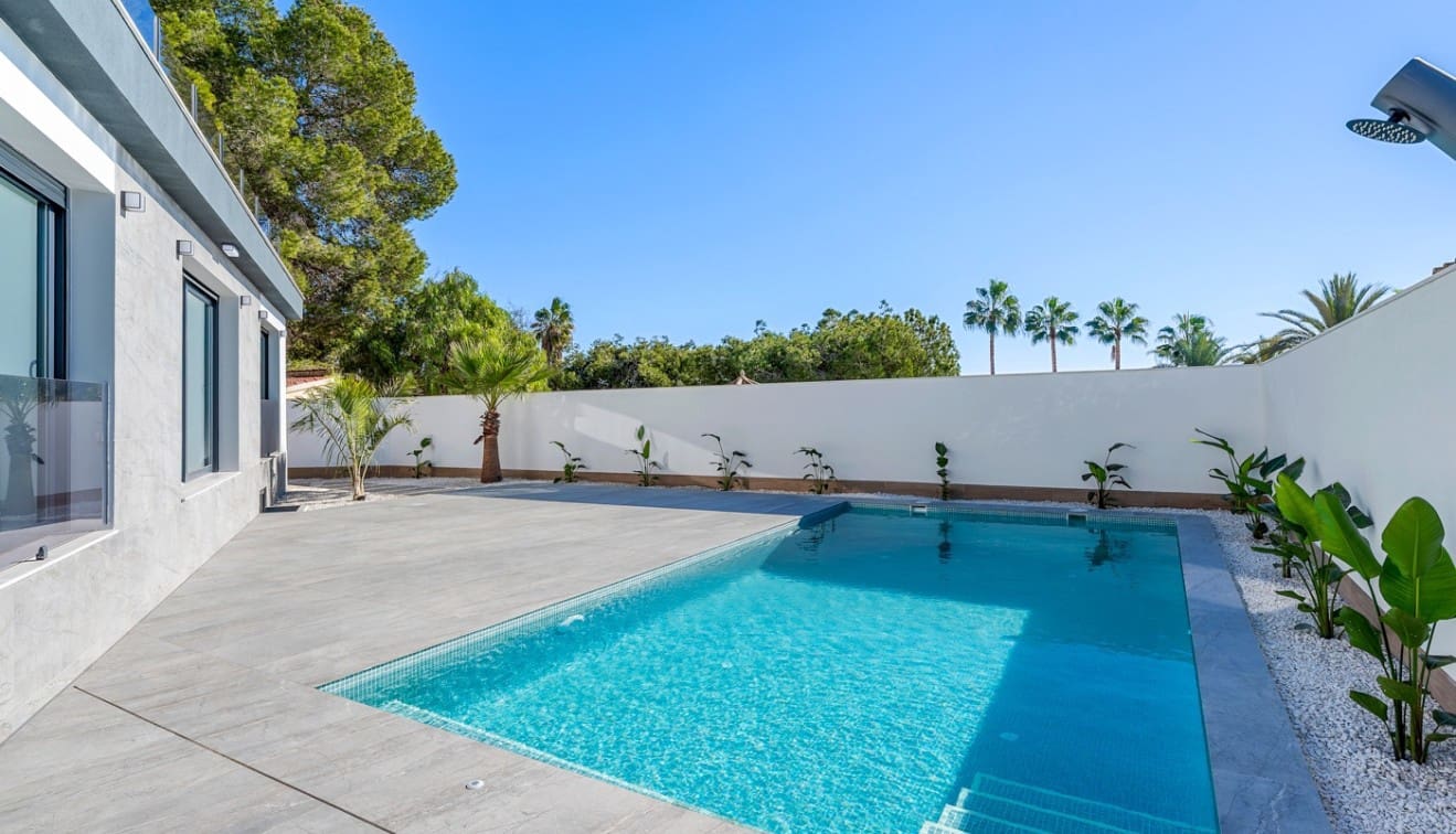 4 bedroom Villa for sale in Ciudad Quesada with pool - € 799,000 (Ref: 9431847)