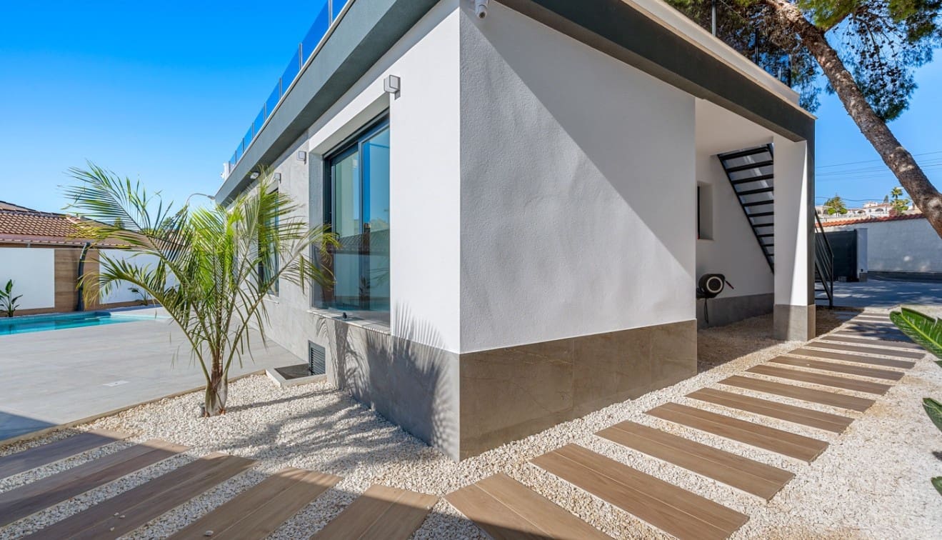 4 bedroom Villa for sale in Ciudad Quesada with pool - € 799,000 (Ref: 9431847)