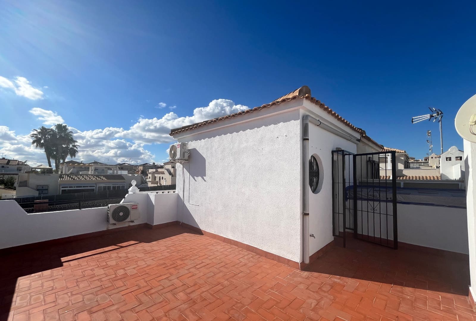 3 soverom Rekkehus til salgs i Punta Prima med svømmebasseng - € 249 999 (Ref: 9432454)