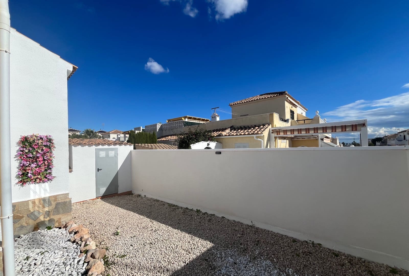 3 soverom Rekkehus til salgs i Punta Prima med svømmebasseng - € 249 999 (Ref: 9432454)