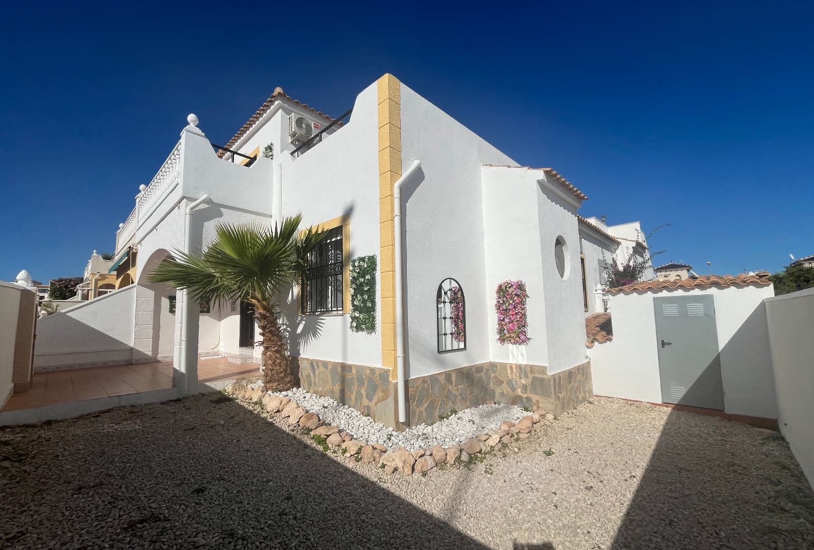 3 soverom Rekkehus til salgs i Punta Prima med svømmebasseng - € 249 999 (Ref: 9432454)