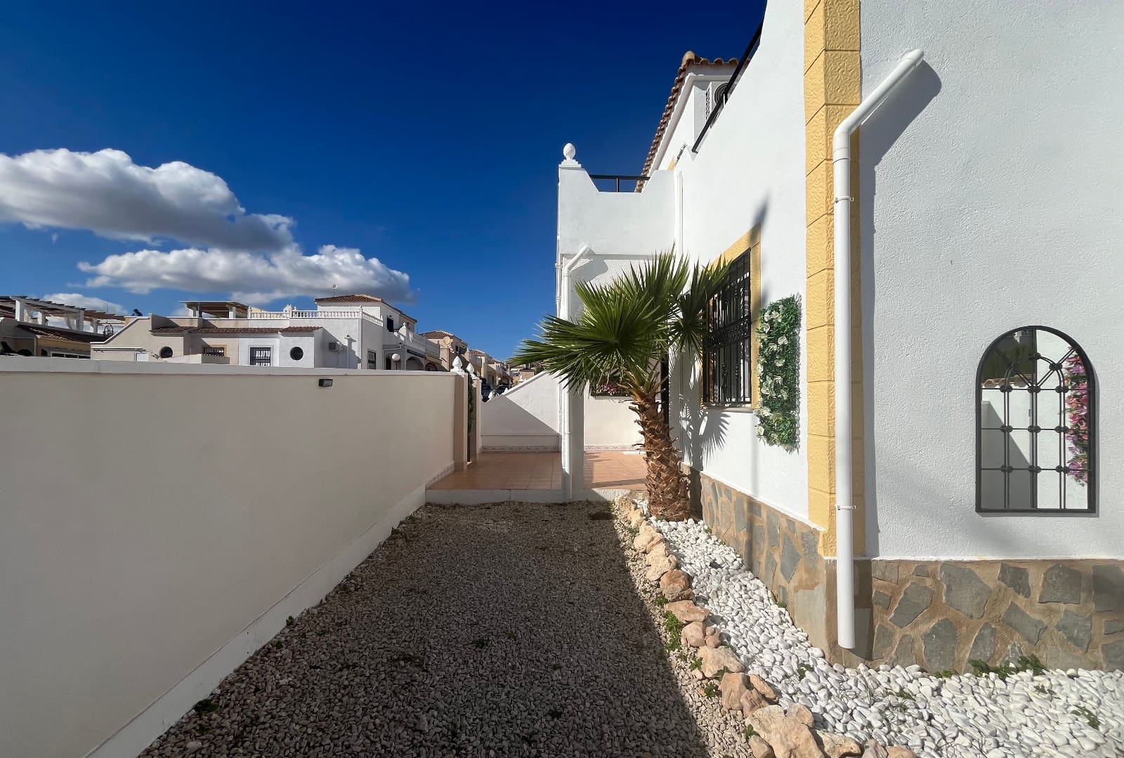 3 soverom Rekkehus til salgs i Punta Prima med svømmebasseng - € 249 999 (Ref: 9432454)