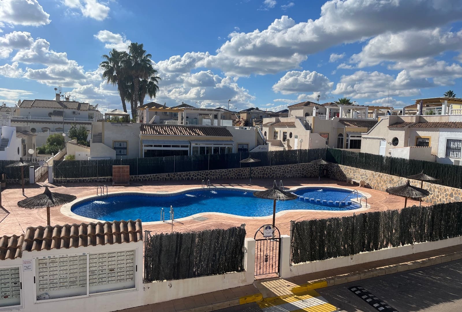 3 soverom Rekkehus til salgs i Punta Prima med svømmebasseng - € 249 999 (Ref: 9432454)