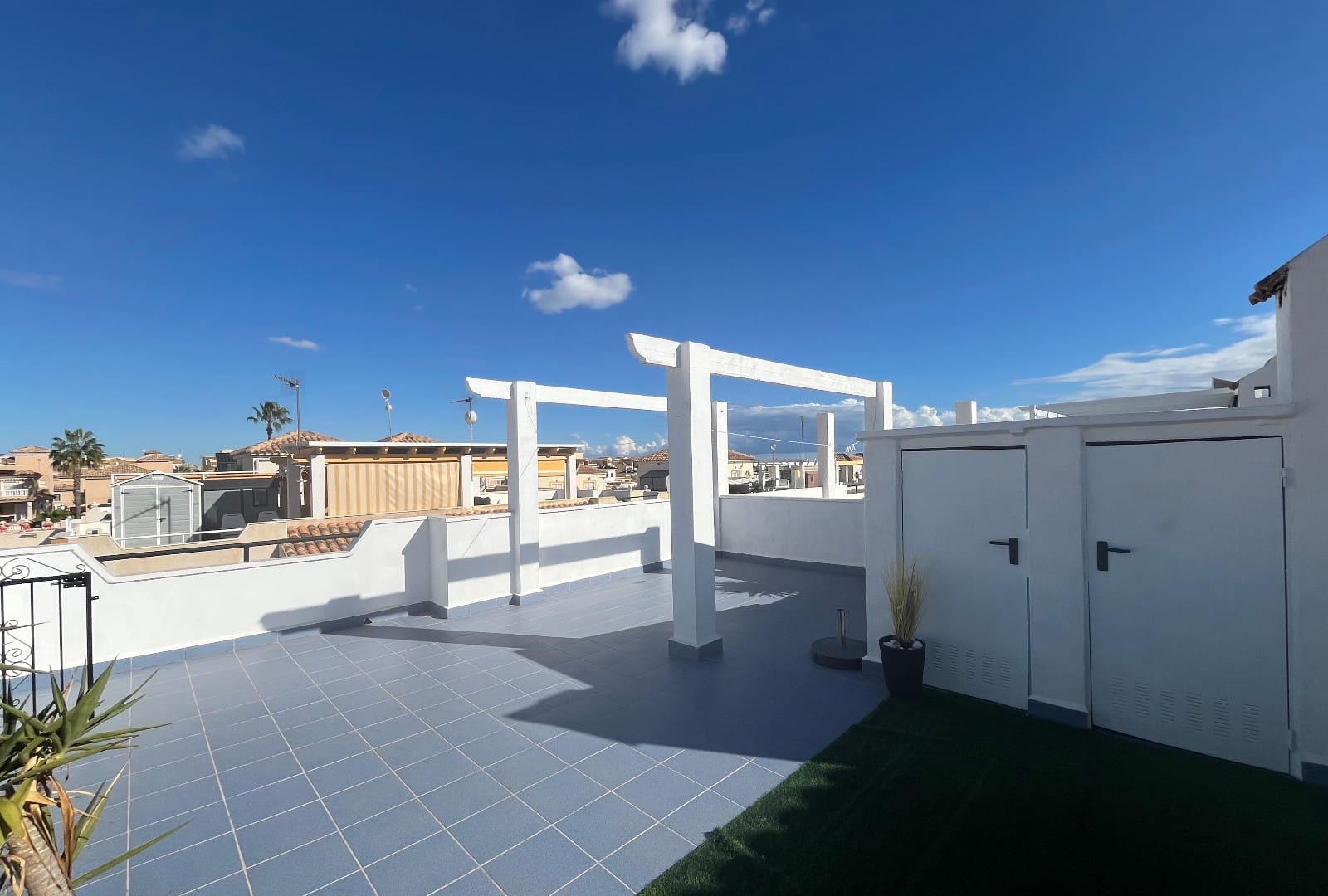 2 sypialnia Bungalow na sprzedaż w Punta Prima z basenem - 219 999 € (Ref: 9432455)