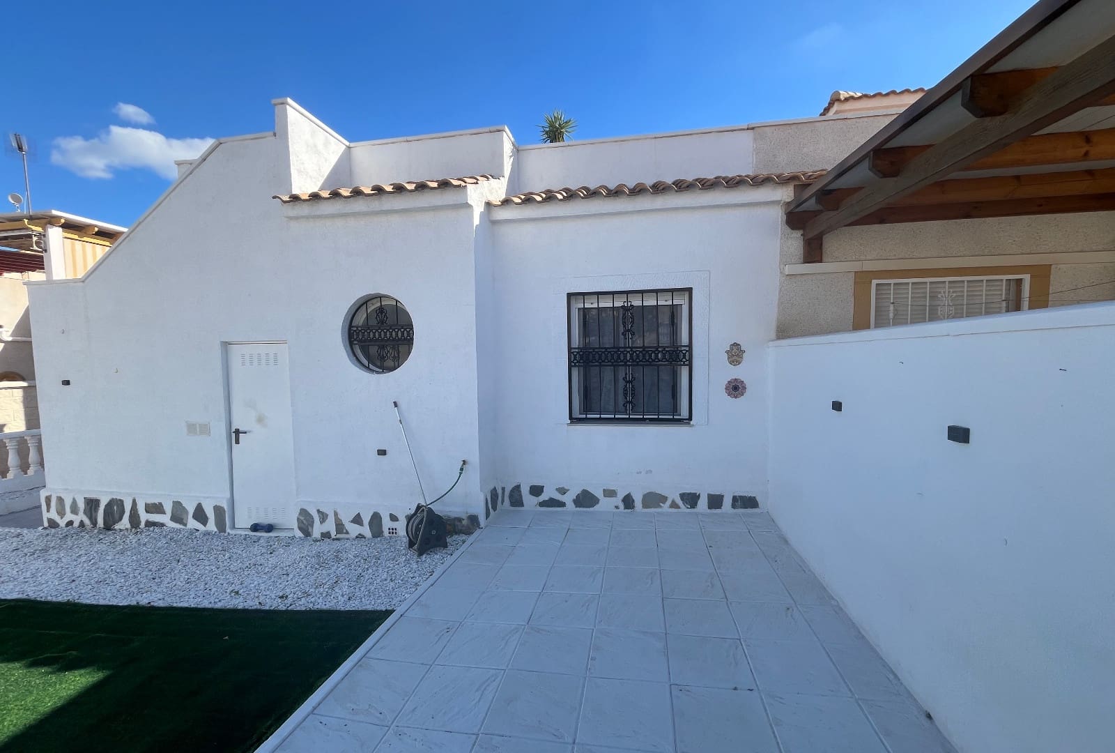 2 sypialnia Bungalow na sprzedaż w Punta Prima z basenem - 219 999 € (Ref: 9432455)