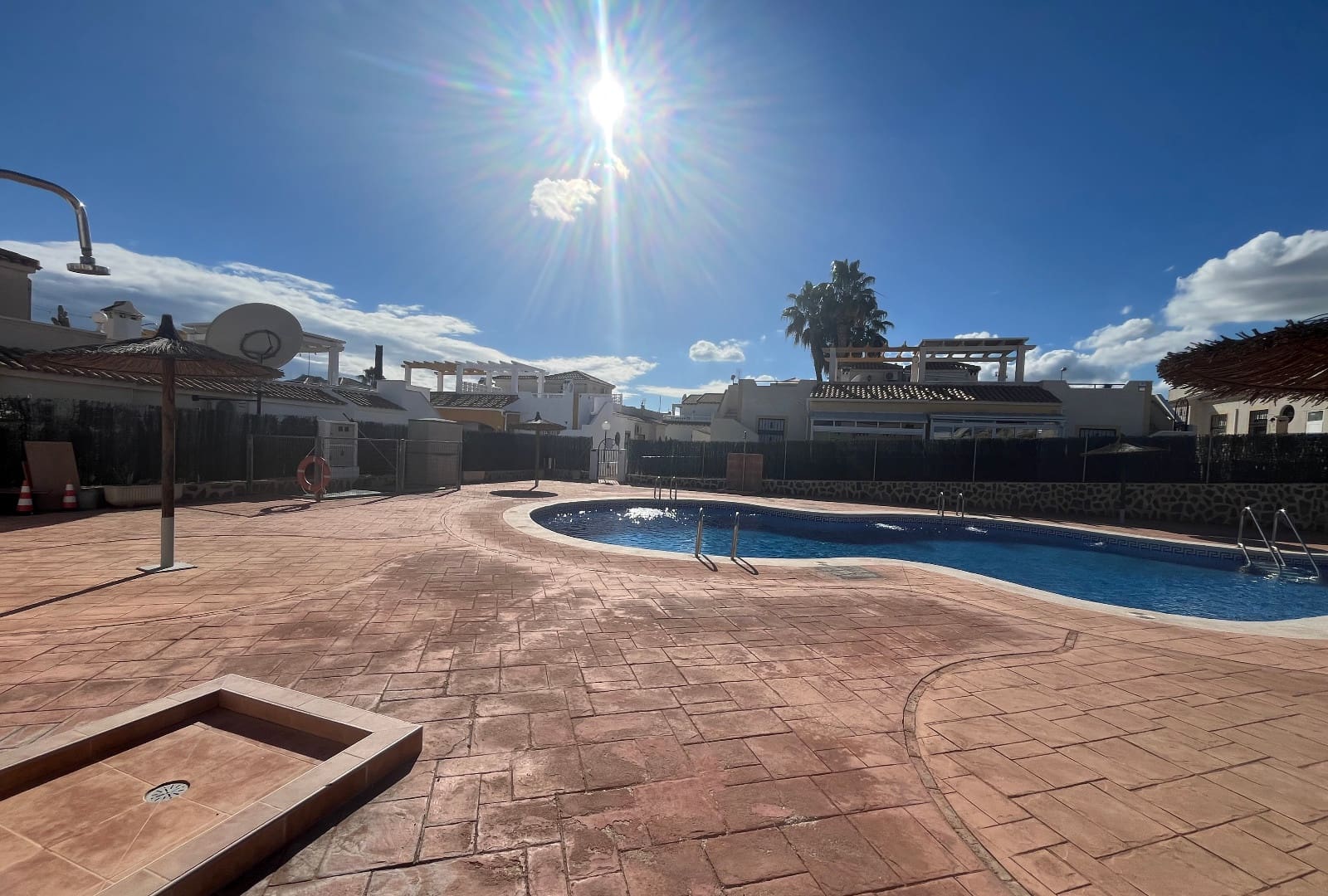 2 sypialnia Bungalow na sprzedaż w Punta Prima z basenem - 219 999 € (Ref: 9432455)