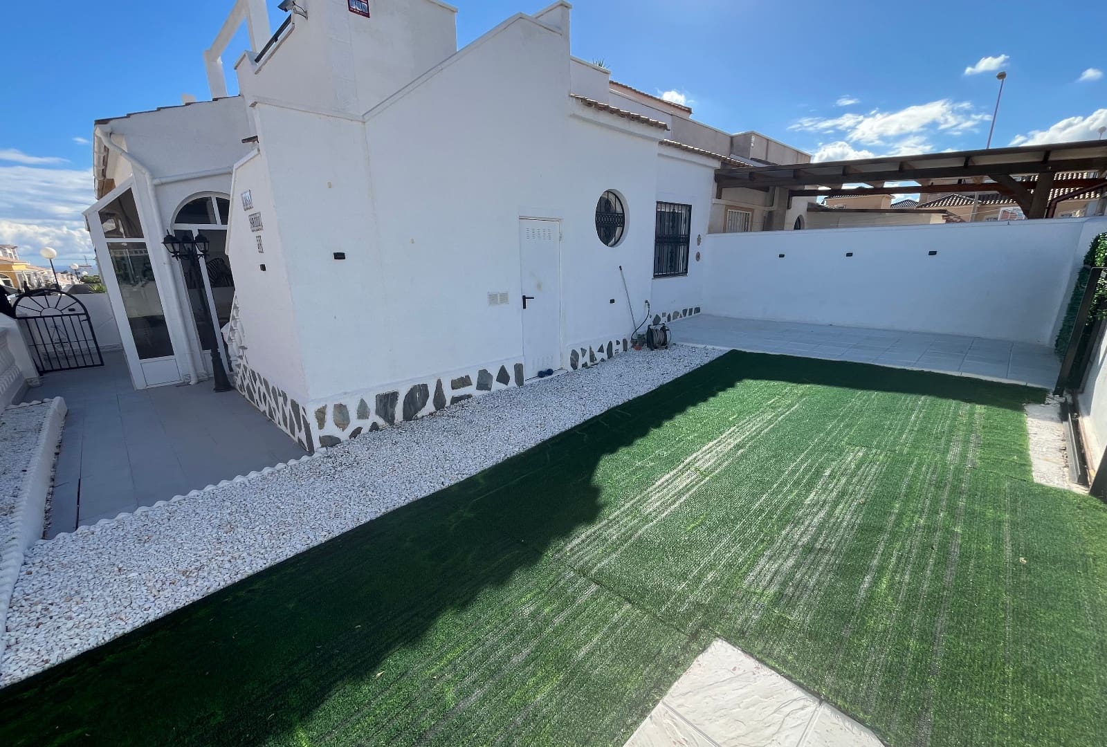 2 sypialnia Bungalow na sprzedaż w Punta Prima z basenem - 219 999 € (Ref: 9432455)