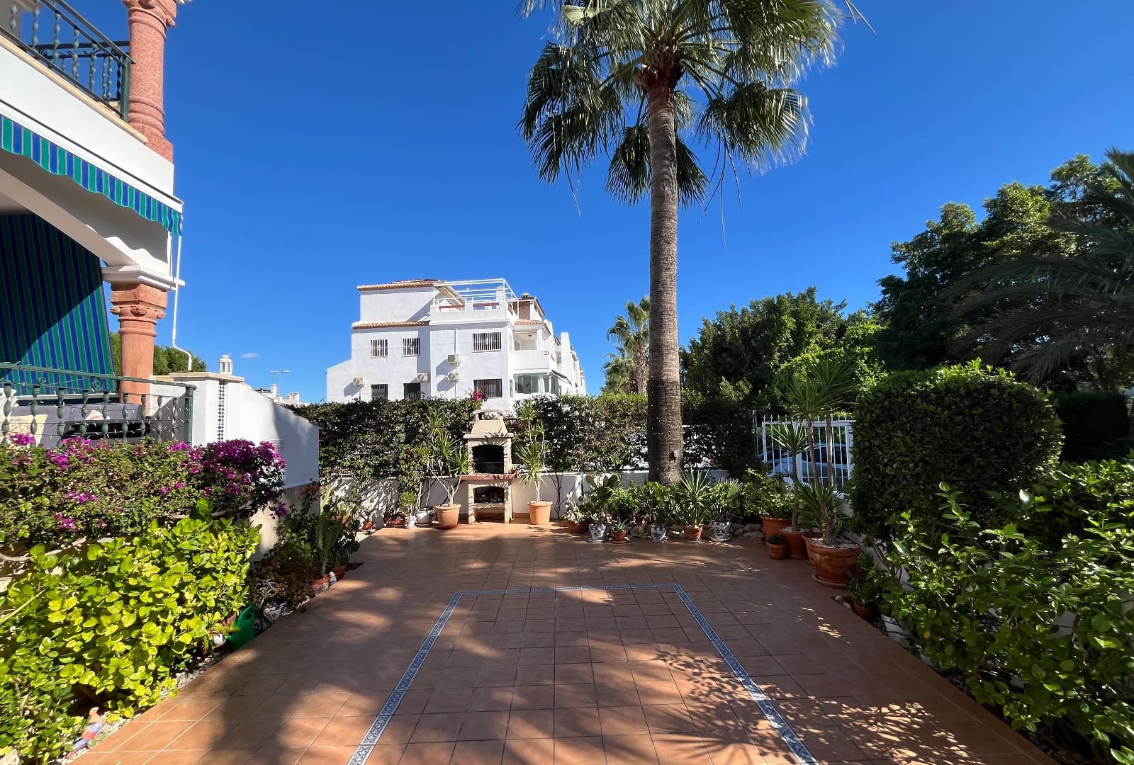 2 bedroom Apartment for sale in Villamartin with pool - € 199,995 (Ref: 9432456)