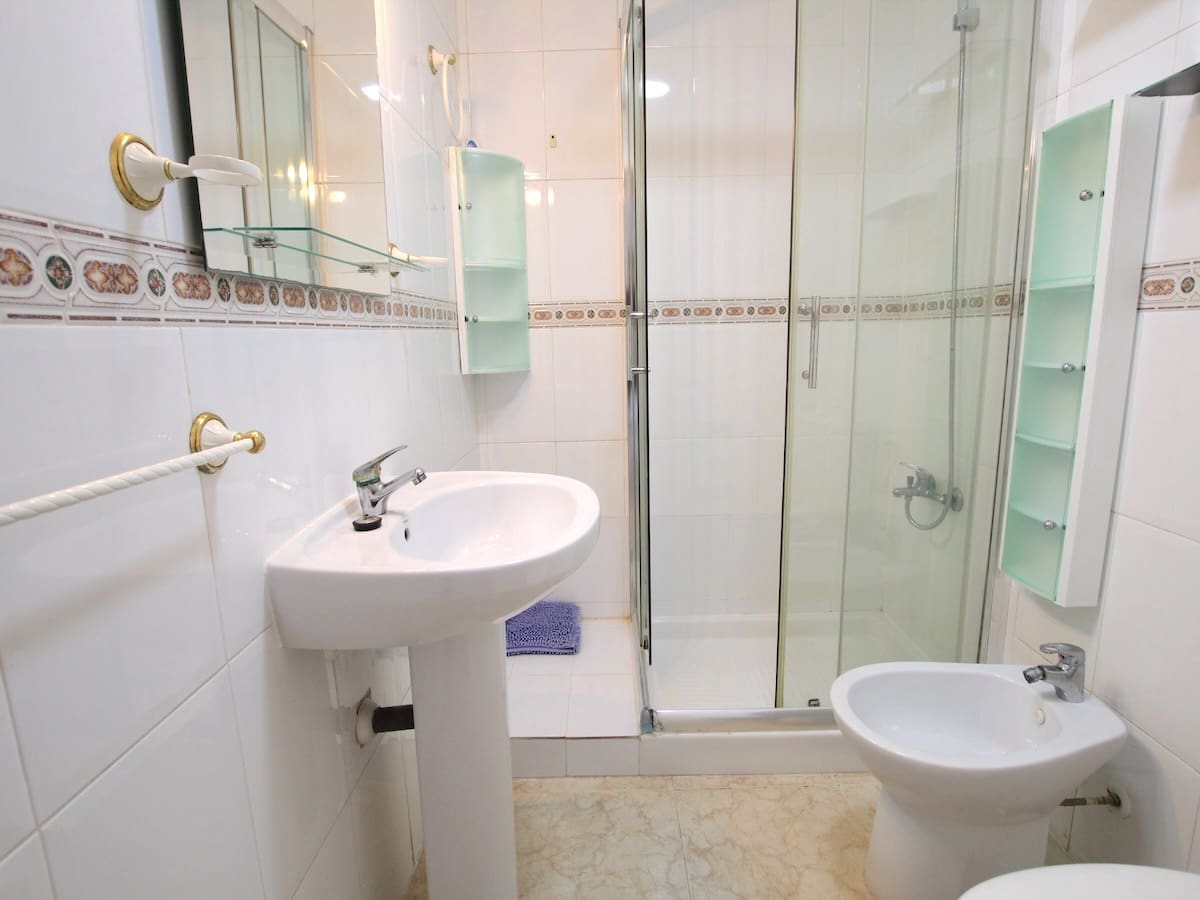 2 bedroom Apartment for sale in Torrevieja with pool - € 126,850 (Ref: 9433440)