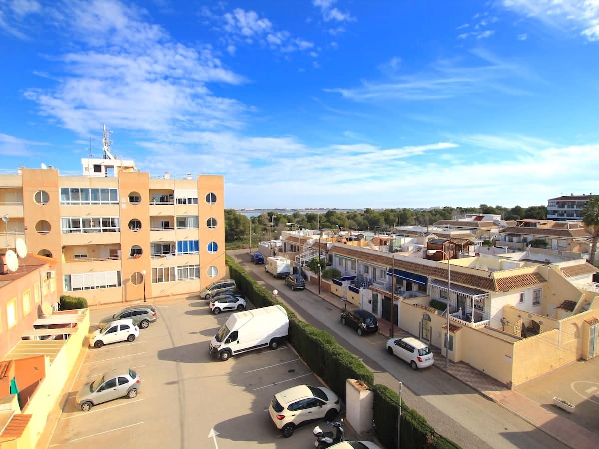 2 bedroom Apartment for sale in Torrevieja with pool - € 126,850 (Ref: 9433440)