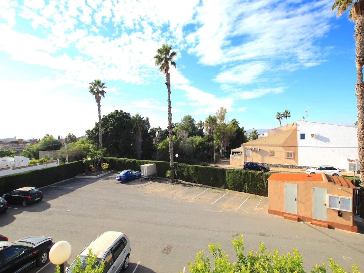 2 bedroom Apartment for sale in Torrevieja with pool - € 126,850 (Ref: 9433440)