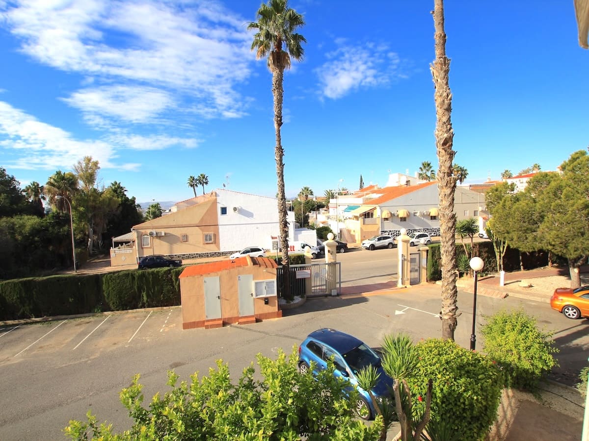 2 bedroom Apartment for sale in Torrevieja with pool - € 126,850 (Ref: 9433440)