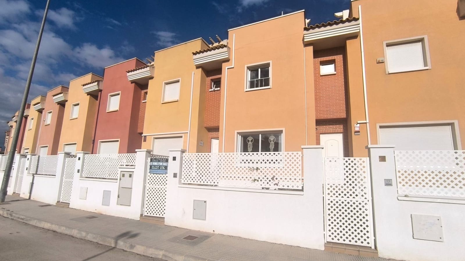 4 makuuhuone Omakotitalo myytävänä paikassa Bigastro mukana uima-altaan 
autotalli - 219 000 € (Ref: 9435003)