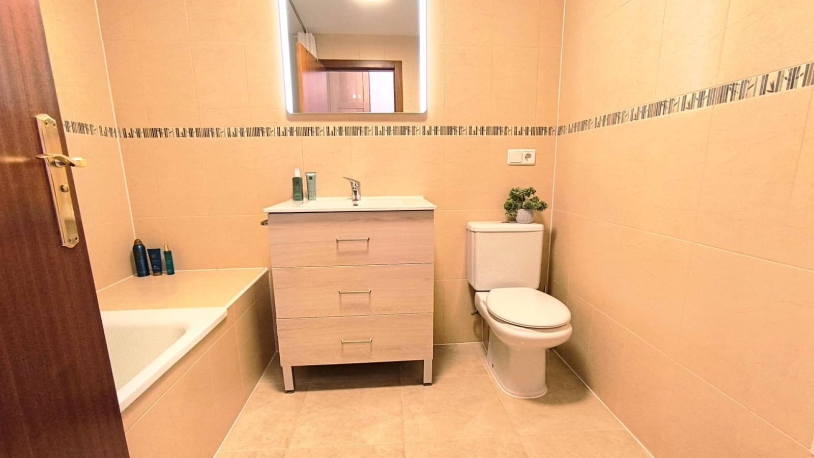 4 makuuhuone Omakotitalo myytävänä paikassa Bigastro mukana uima-altaan 
autotalli - 219 000 € (Ref: 9435003)