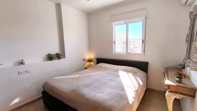 4 makuuhuone Omakotitalo myytävänä paikassa Bigastro mukana uima-altaan 
autotalli - 219 000 € (Ref: 9435003)