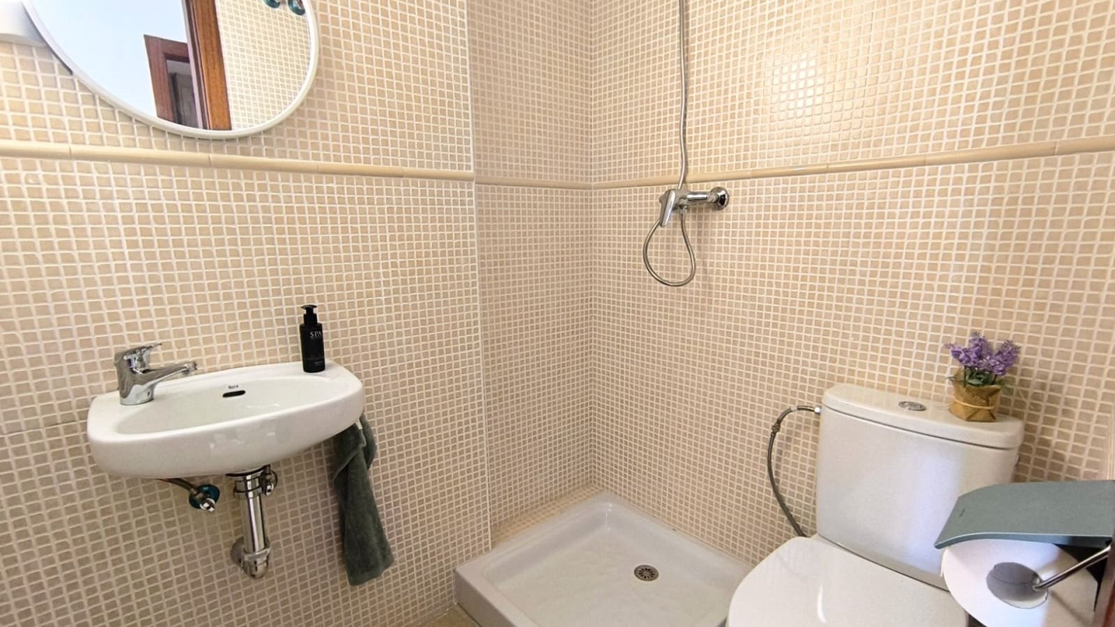 4 makuuhuone Omakotitalo myytävänä paikassa Bigastro mukana uima-altaan 
autotalli - 219 000 € (Ref: 9435003)