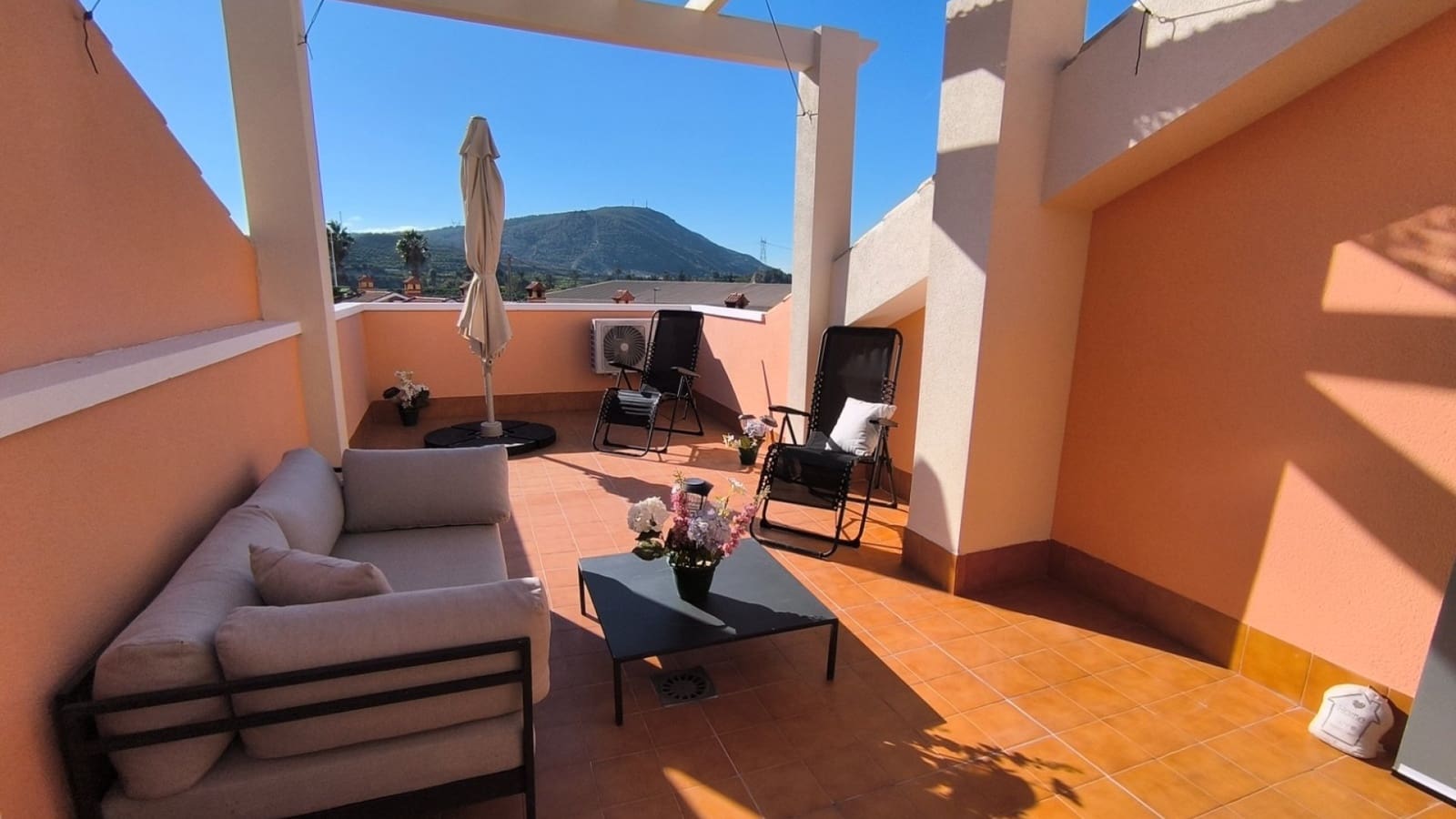 4 makuuhuone Omakotitalo myytävänä paikassa Bigastro mukana uima-altaan 
autotalli - 219 000 € (Ref: 9435003)