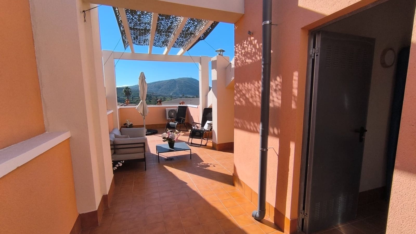 4 makuuhuone Omakotitalo myytävänä paikassa Bigastro mukana uima-altaan 
autotalli - 219 000 € (Ref: 9435003)