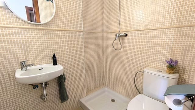 4 makuuhuone Omakotitalo myytävänä paikassa Bigastro mukana uima-altaan 
autotalli - 219 000 € (Ref: 9435003)