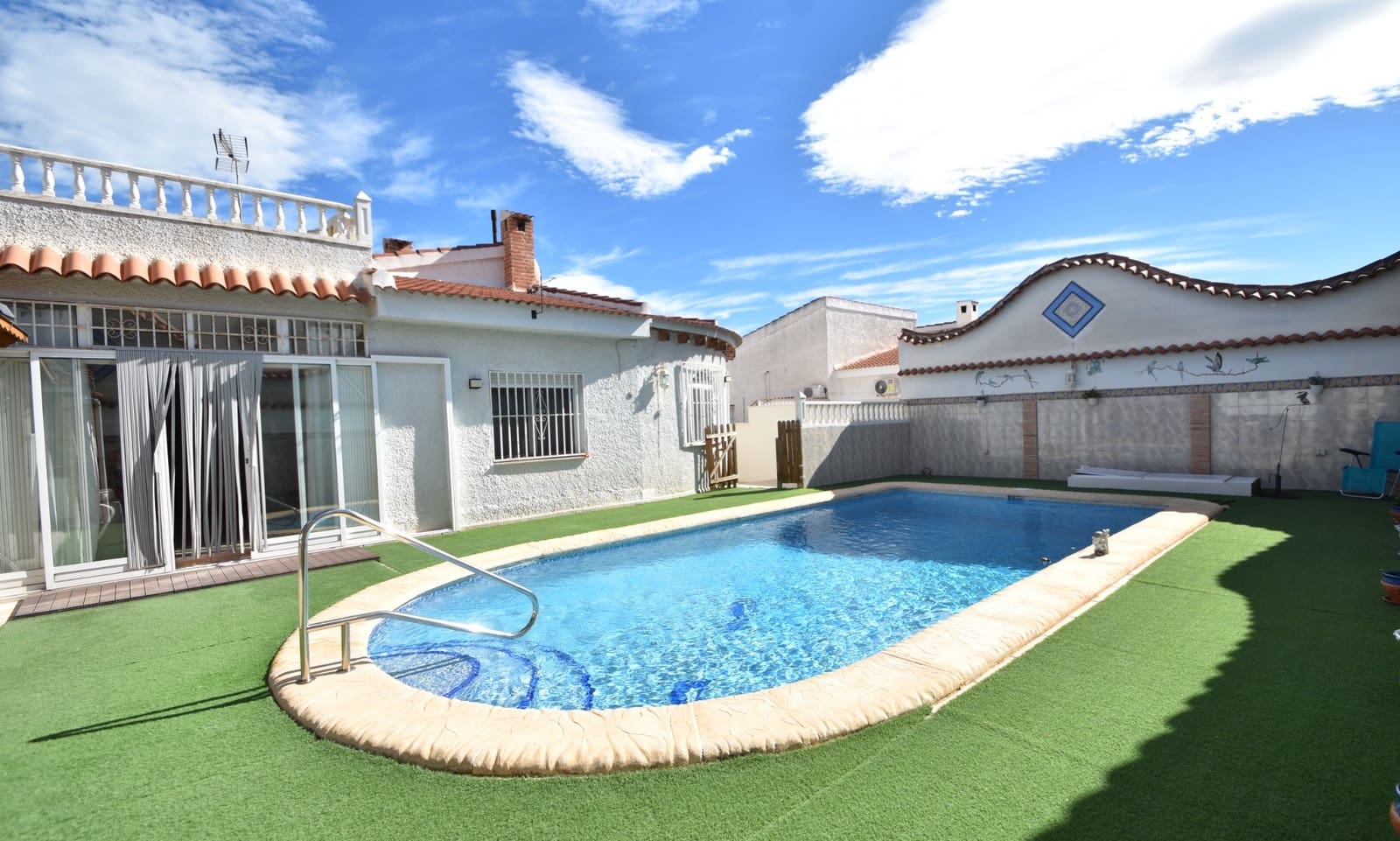4 bedroom Villa for sale in Ciudad Quesada with pool garage - € 399,000 (Ref: 9436316)
