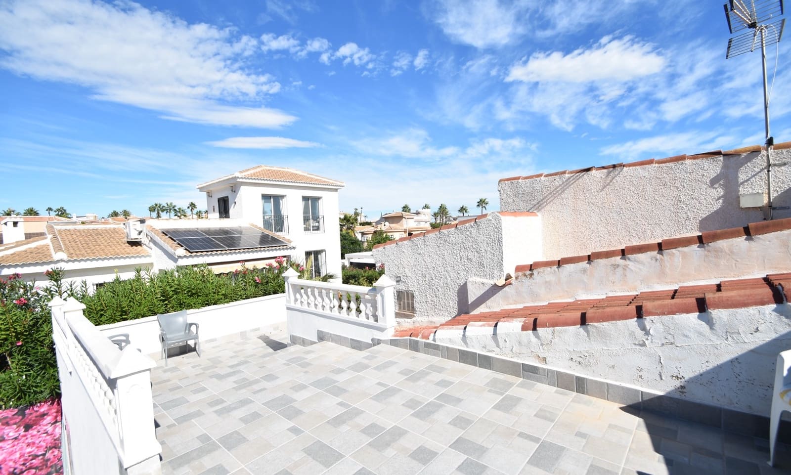 4 bedroom Villa for sale in Ciudad Quesada with pool garage - € 399,000 (Ref: 9436316)