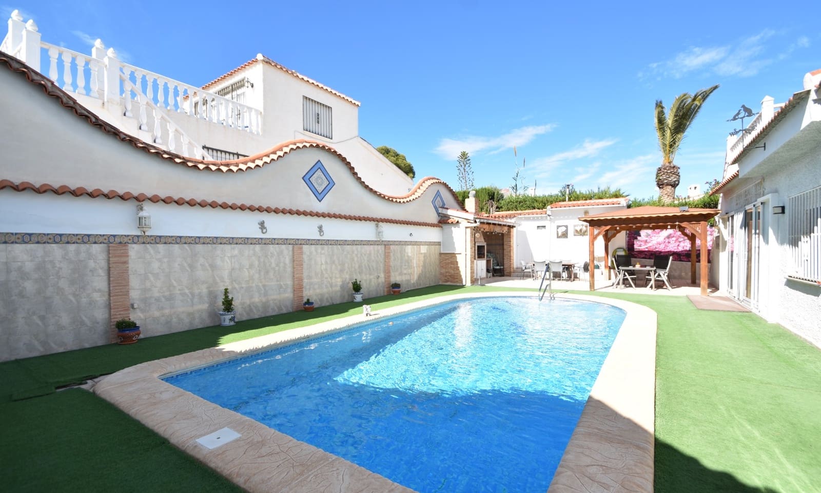 4 bedroom Villa for sale in Ciudad Quesada with pool garage - € 399,000 (Ref: 9436316)