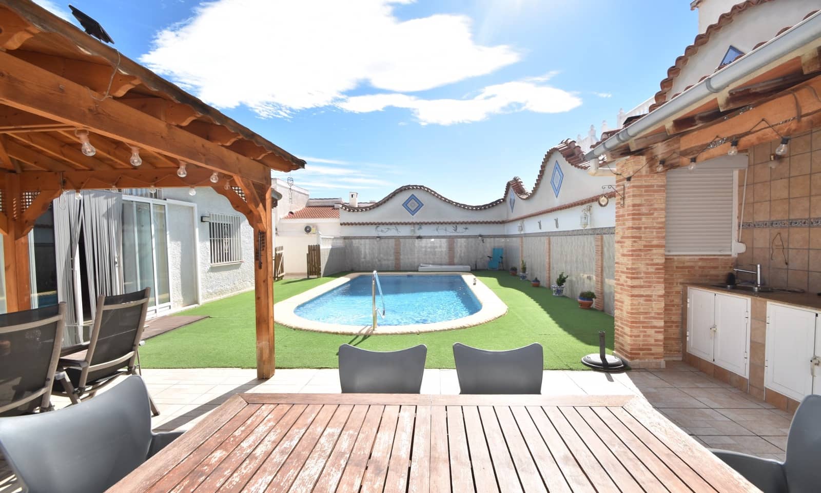 4 bedroom Villa for sale in Ciudad Quesada with pool garage - € 399,000 (Ref: 9436316)