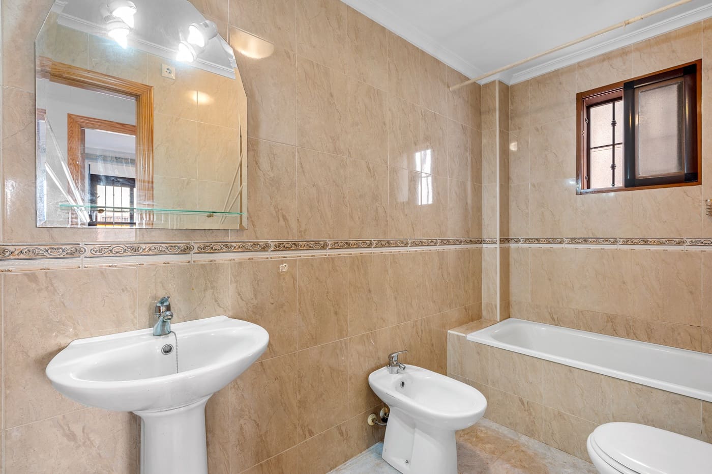 2 soverom Bungalow til salgs i Daya Vieja med svømmebasseng - € 105 000 (Ref: 9438719)