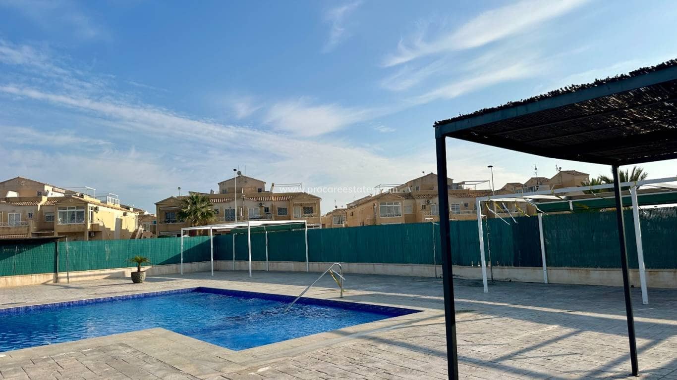 2 slaapkamer Bungalow te koop in Torrevieja met zwembad - € 104.950 (Ref: 9450927)